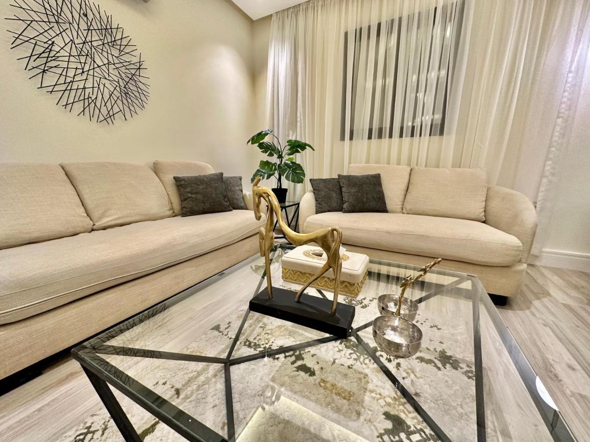 Modern Luxury-2br-1 Apartment *